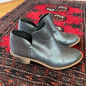 KELSI DAGGER BROOKLYN KENMARE BOOTIE in charcoal grey